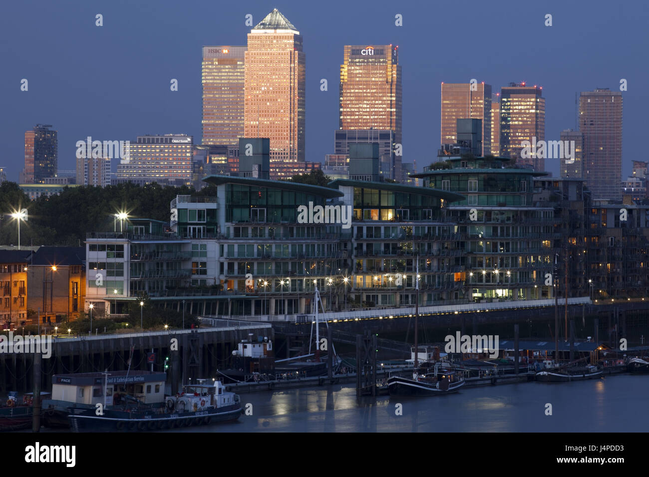 La Grande-Bretagne, l'Angleterre, Londres, dock, flux pays Thames, vue sur ville, au crépuscule, Banque D'Images