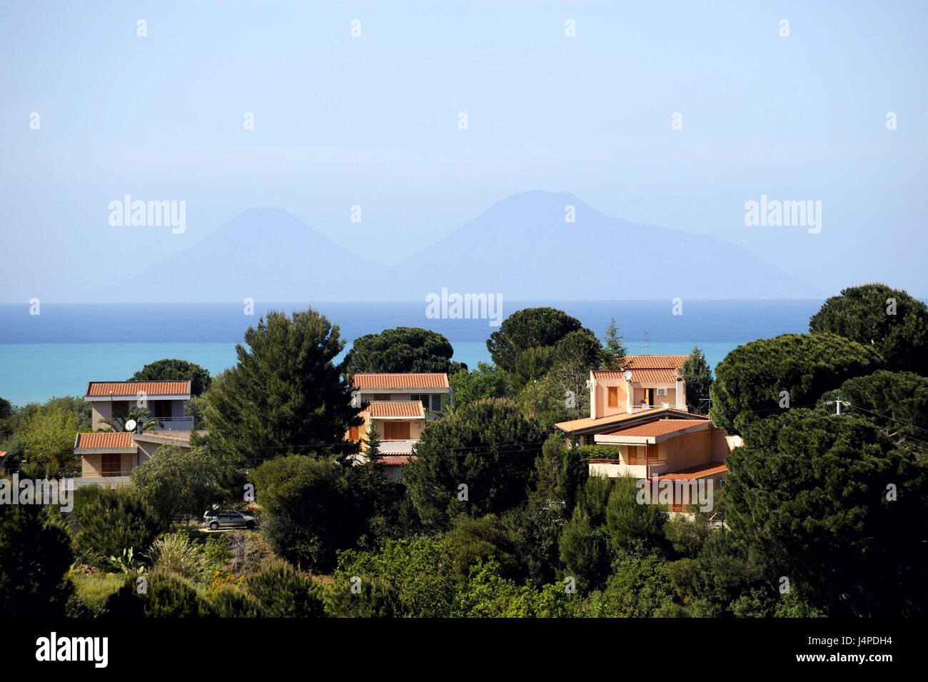 Italie, Sicile, côte, arbres, maisons, Mer Ionienne, Banque D'Images