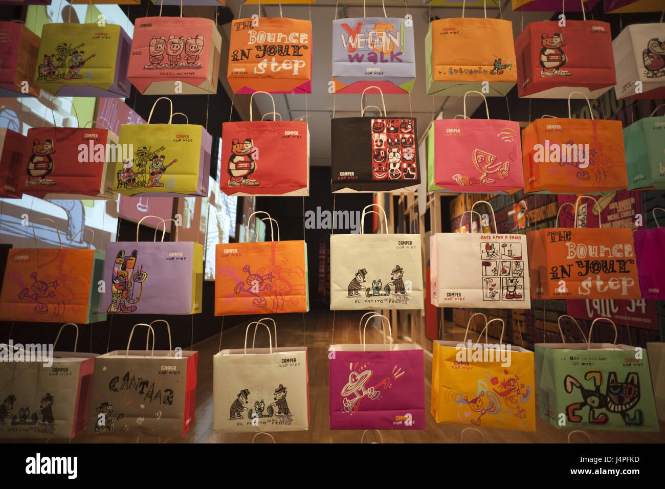 La Grande-Bretagne, l'Angleterre, Londres, Southwark, design museum, sacs en papier, d'une manière différente, Banque D'Images