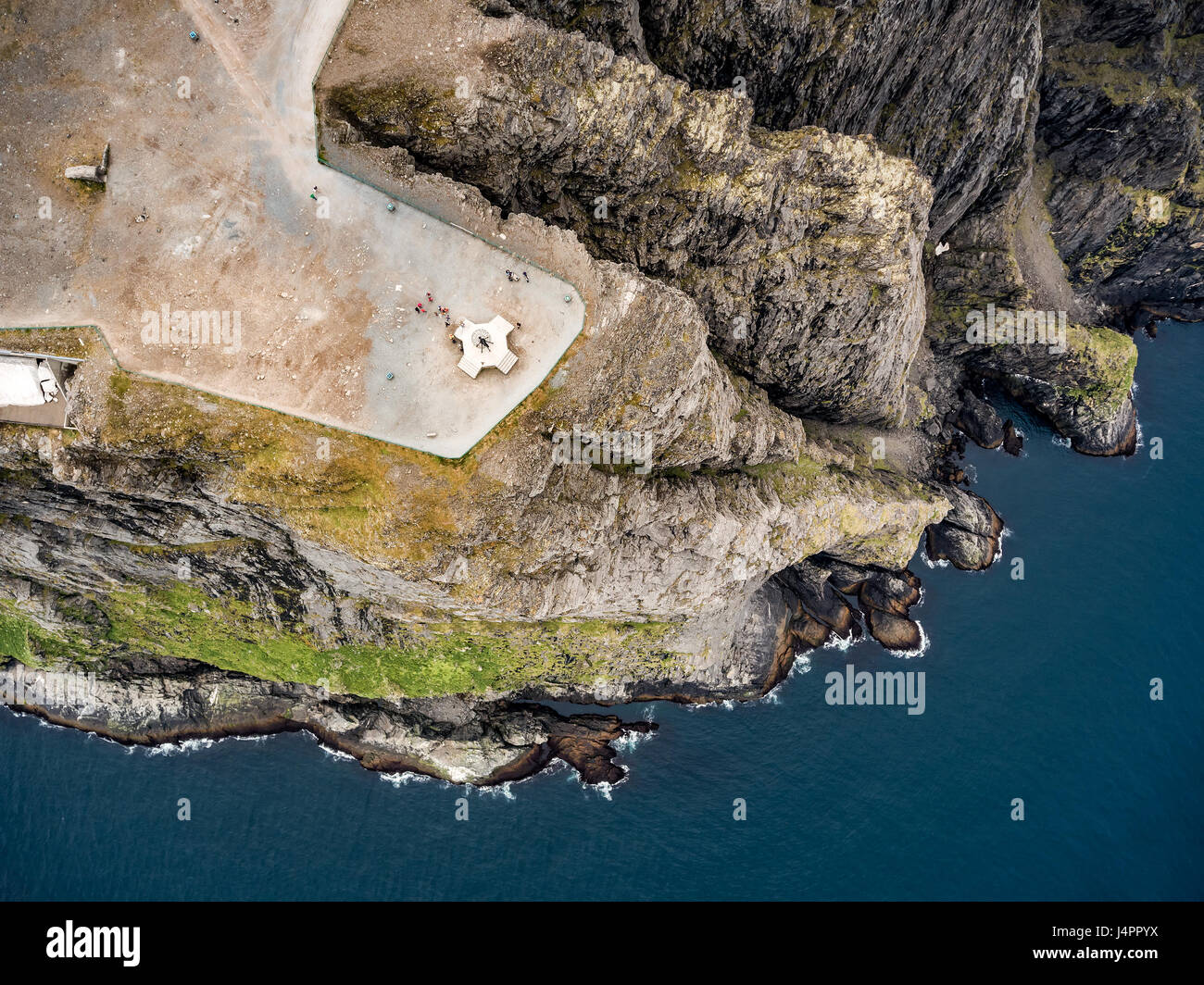 La côte de la mer de Barents le Cap nord (Nordkapp) dans le nord de la Norvège, la photographie aérienne. Banque D'Images