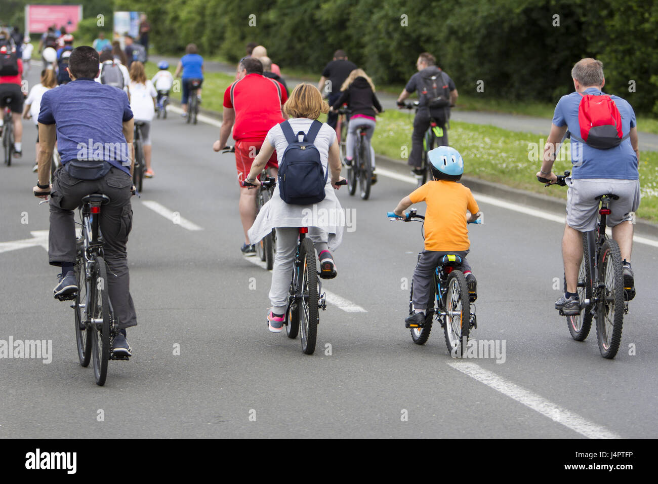 Groupe de cyclistes pendant la course de rue Banque D'Images Groupe de cyclistes pendant la course de rue Banque D'Images