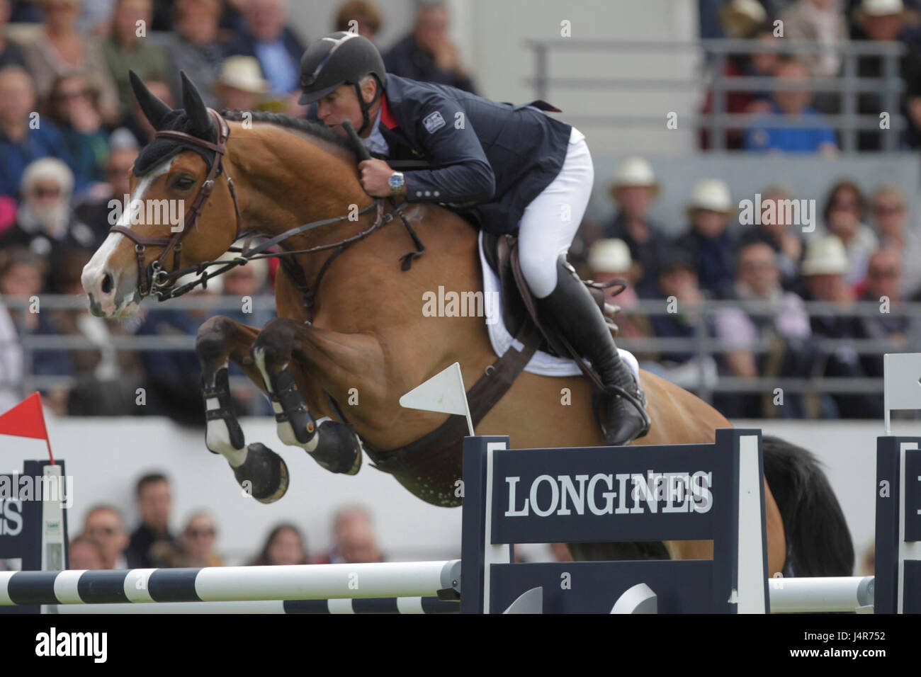 La Baule 12 mai 2017 le Francais Roger Yves Bost (Sangria du Coty ) au cours de l'international jumping de la Longines Crédit : Laurent Locevaphotos Lairys/agence/Alamy Live News Banque D'Images