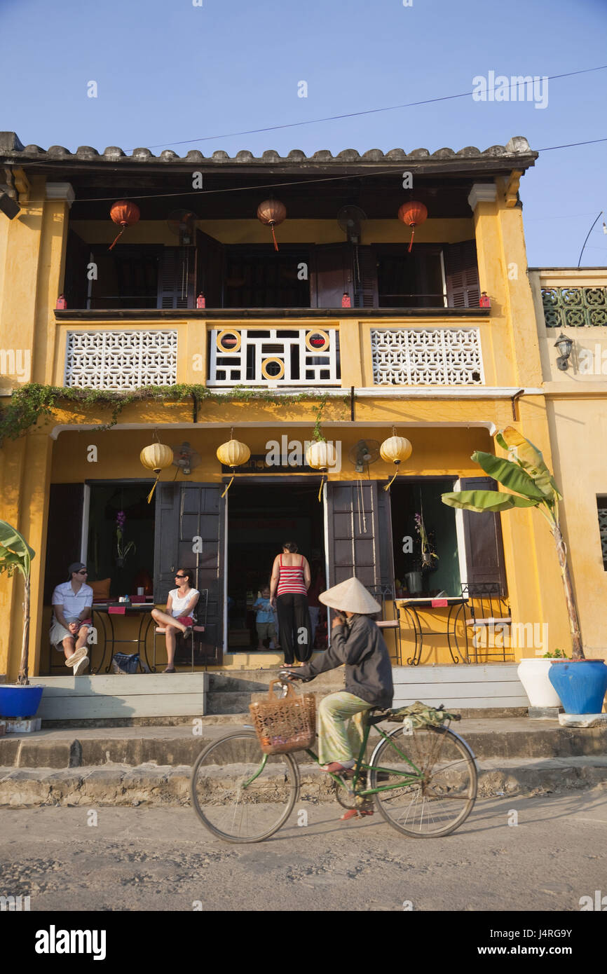Vietnam, Hoi An, dans les cafés de la vieille ville, des cyclistes, le modèle ne libération, Banque D'Images