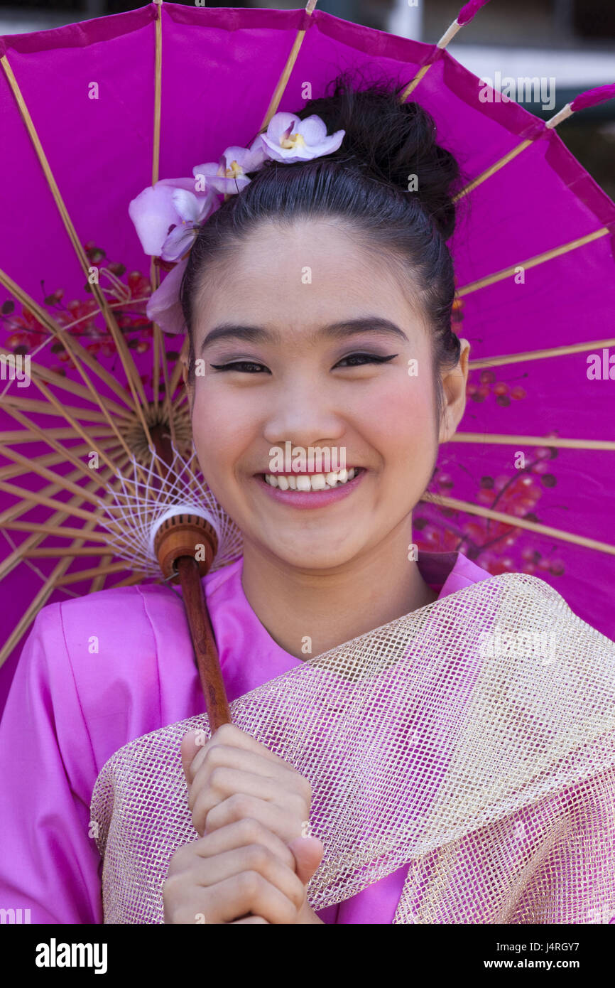 La Thaïlande, Chiang Mai, Chiang Mai Fête des fleurs, femme, jeune, composé, la décoration florale, l'écran d'affichage, le portrait, le modèle ne libération, Banque D'Images