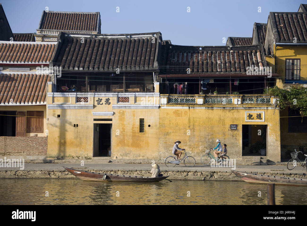 Vietnam, Hoi An, maison de Tan Ky, bateau, pêcheur, cycliste, Banque D'Images