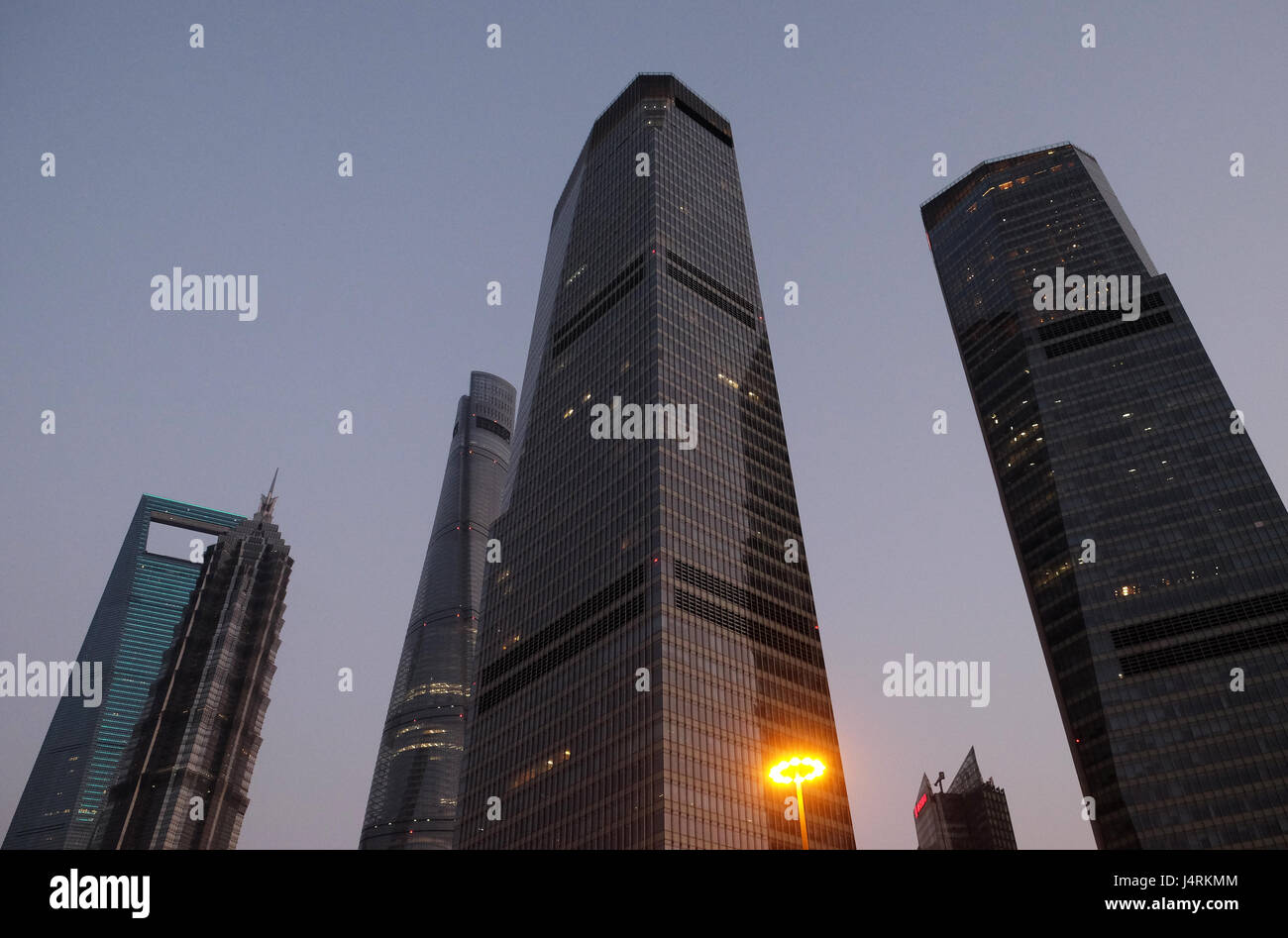 Centre mondial des finances de Shanghai gratte-ciel en groupe de Lujiazui à Shanghai, Chine, le 26 février 2016. Banque D'Images