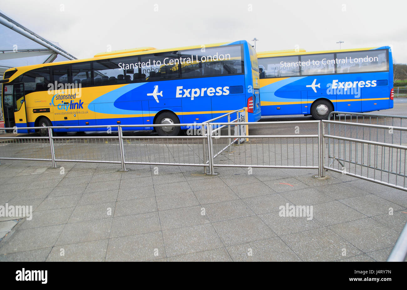 CityLink Stansted Express Coach service de bus vers le centre de Londres à la gare routière, l'aéroport de Stansted, Essex, Angleterre, RU Banque D'Images