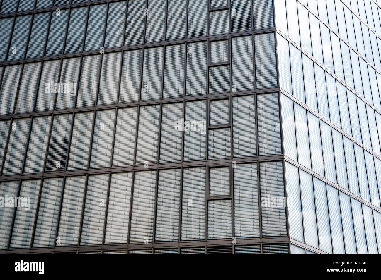 Haut bâtiment moderne à Tel Aviv, Israël Banque D'Images