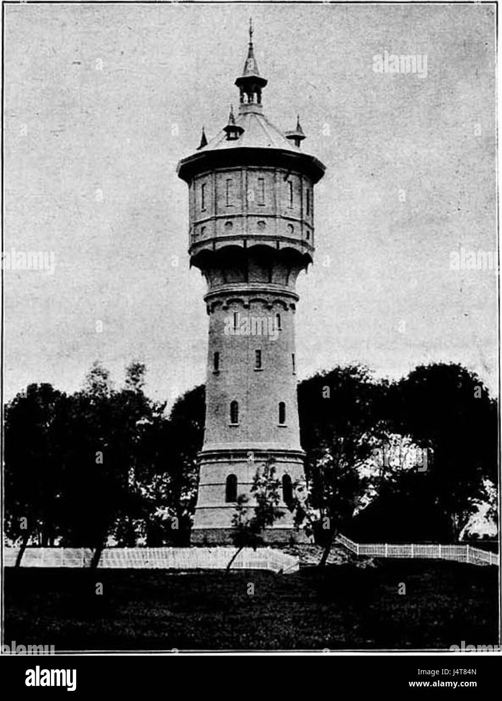 Une image de l'ancien château d'eau de Meppel, représentant l'architecture historique et l'infrastructure d'approvisionnement en eau de la région. Banque D'Images