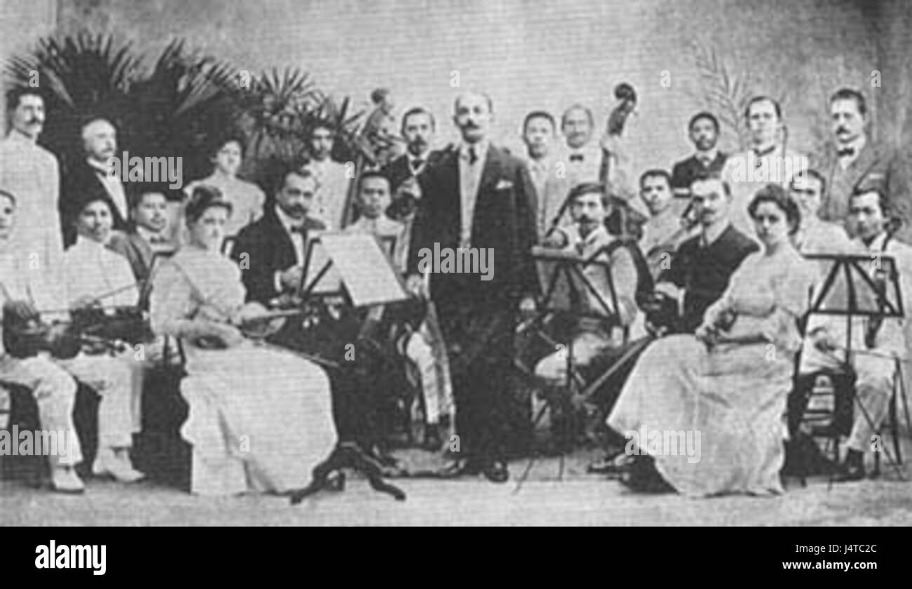 Toneel Braga fait référence à une production théâtrale ou à un événement organisé à Braga, au Portugal. Cela pourrait englober divers types de spectacles, mettant probablement en évidence les contributions culturelles et artistiques de la région aux arts de la scène Banque D'Images