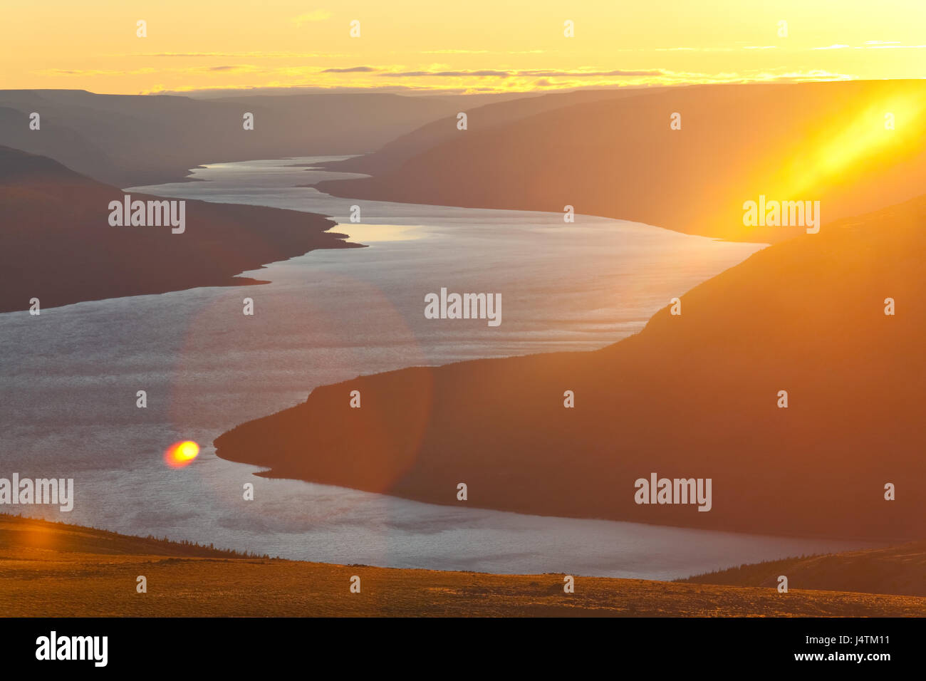 Dans le tableau du lac ayan montagnes. Plateau de Putorana. Réserver Putorana. Au nord de la Russie. La Sibérie. Banque D'Images