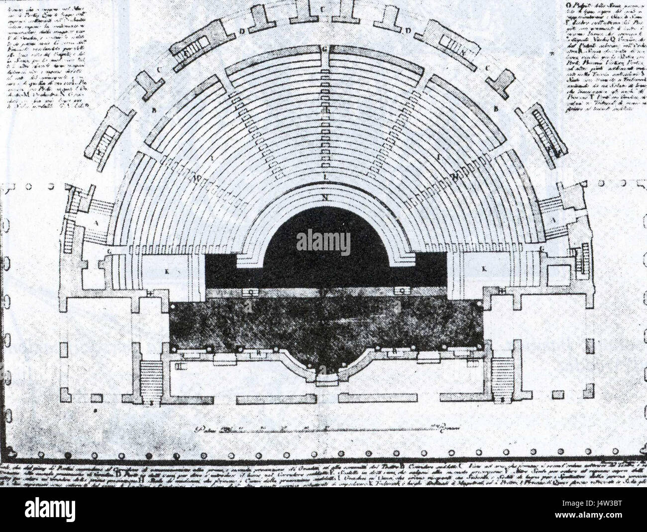 Une gravure de Giovanni Battista Piranesi, représentant les ruines antiques du théâtre Herculanum, mettant en valeur la grandeur de l'architecture romaine. Banque D'Images