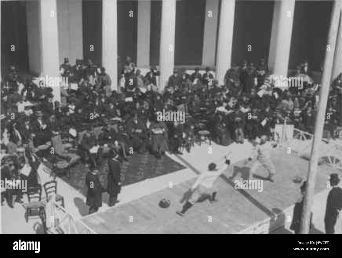 Il s'agit du dernier match à l'épée aux Jeux olympiques d'été de 1896, marquant un événement historique dans le sport de l'escrime, dans le cadre des premiers Jeux olympiques modernes. Banque D'Images
