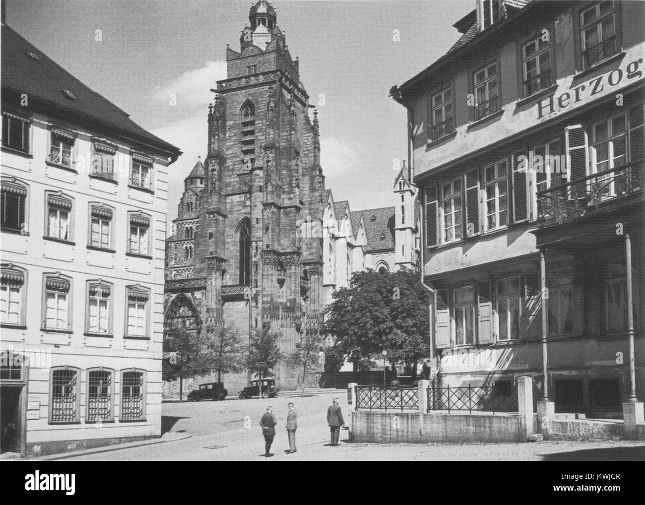 La cathédrale de Wetzlar est une église historique en Allemagne, et Oskar Barnack est connu pour son travail dans la photographie et l'invention de l'appareil photo Leica. Cette référence peut se rapporter à son association avec la cathédrale de Wetzlar. Banque D'Images