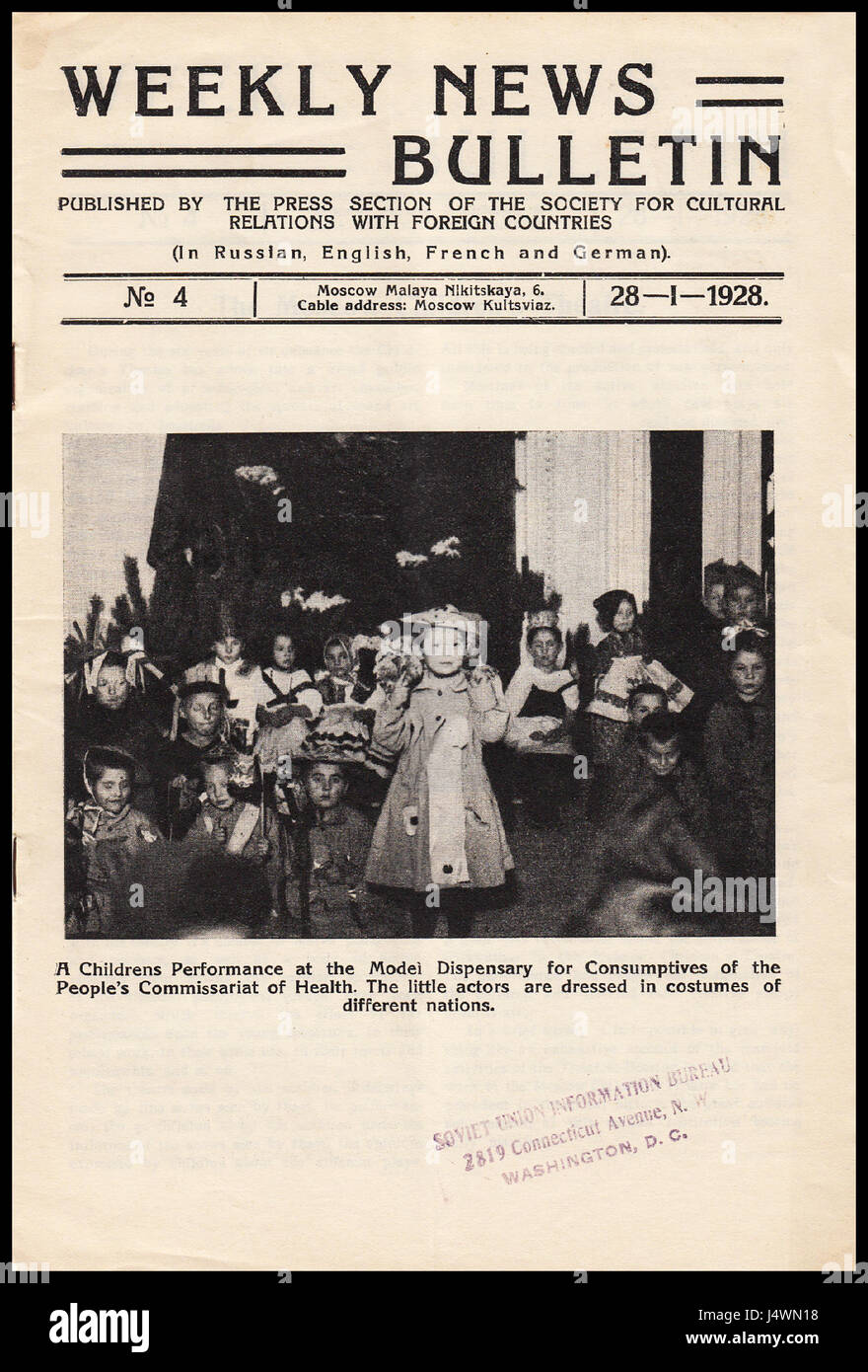 Le bulletin hebdomadaire VOKS du 28 janvier 1928 a fourni des mises à jour sur les affaires internationales, les échanges culturels et les développements soviétiques. Le bulletin était une source importante d'information pour ceux qui s'intéressaient à la propagande soviétique et aux tendances politiques mondiales de l'époque. Banque D'Images