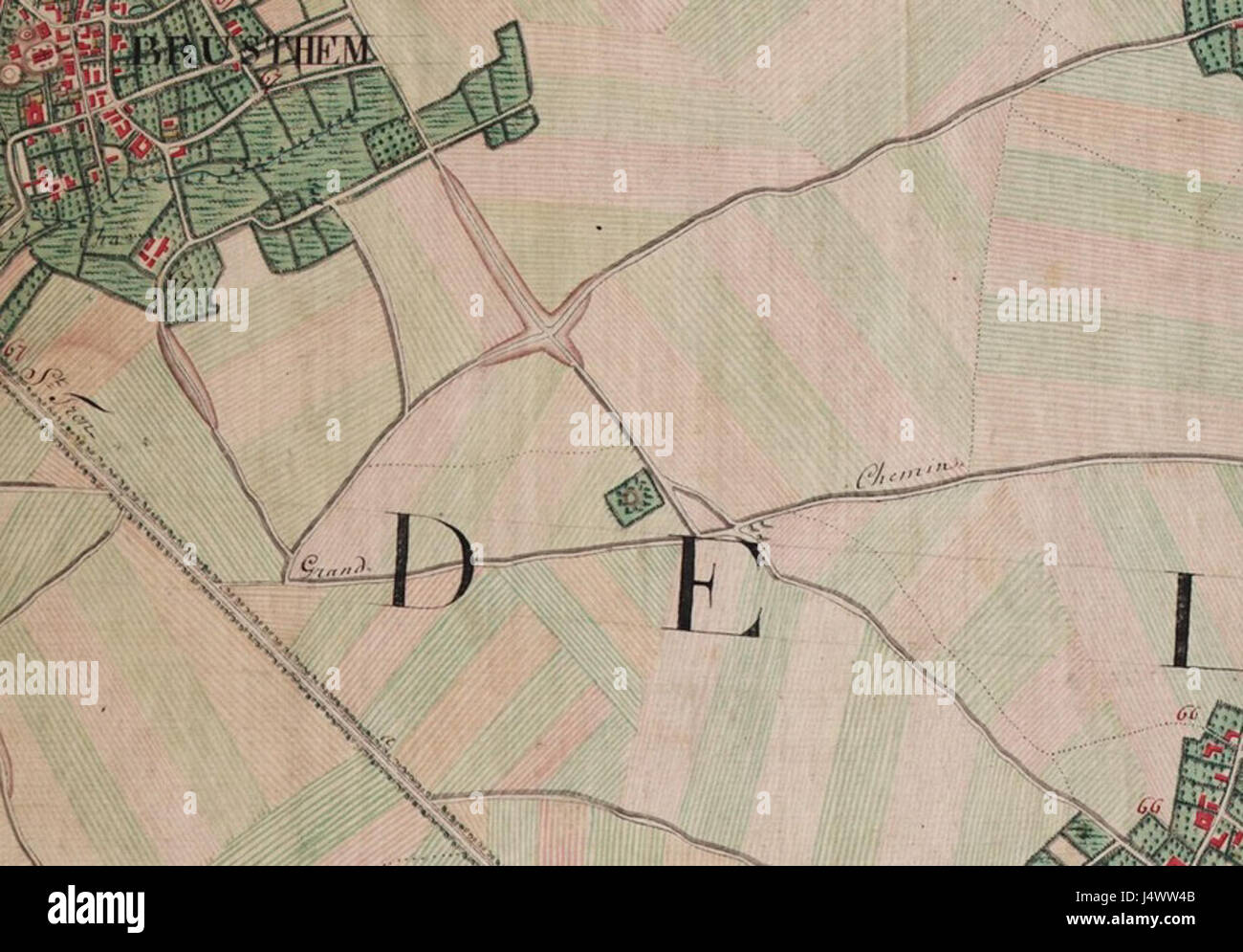 Le Tumulus de Brustem est un ancien monticule funéraire situé en Belgique, datant de l'âge du bronze. Il représente un site archéologique important qui fournit un aperçu des pratiques et des rituels funéraires précoces en Europe. Le site est important pour la compréhension des cultures préhistoriques dans la région et est un point clé pour les archéologues qui étudient les sociétés européennes anciennes. Banque D'Images