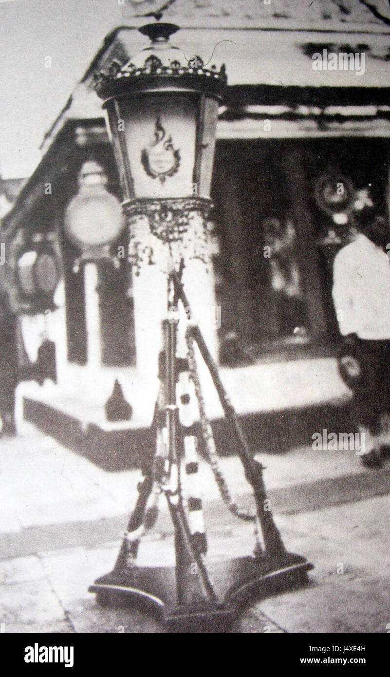 Une représentation historique des célébrations du jour du Vesak au Wat Phra Kaew, le temple le plus vénéré de Thaïlande, célébrant la naissance, l'illumination et la mort de Bouddha. Banque D'Images