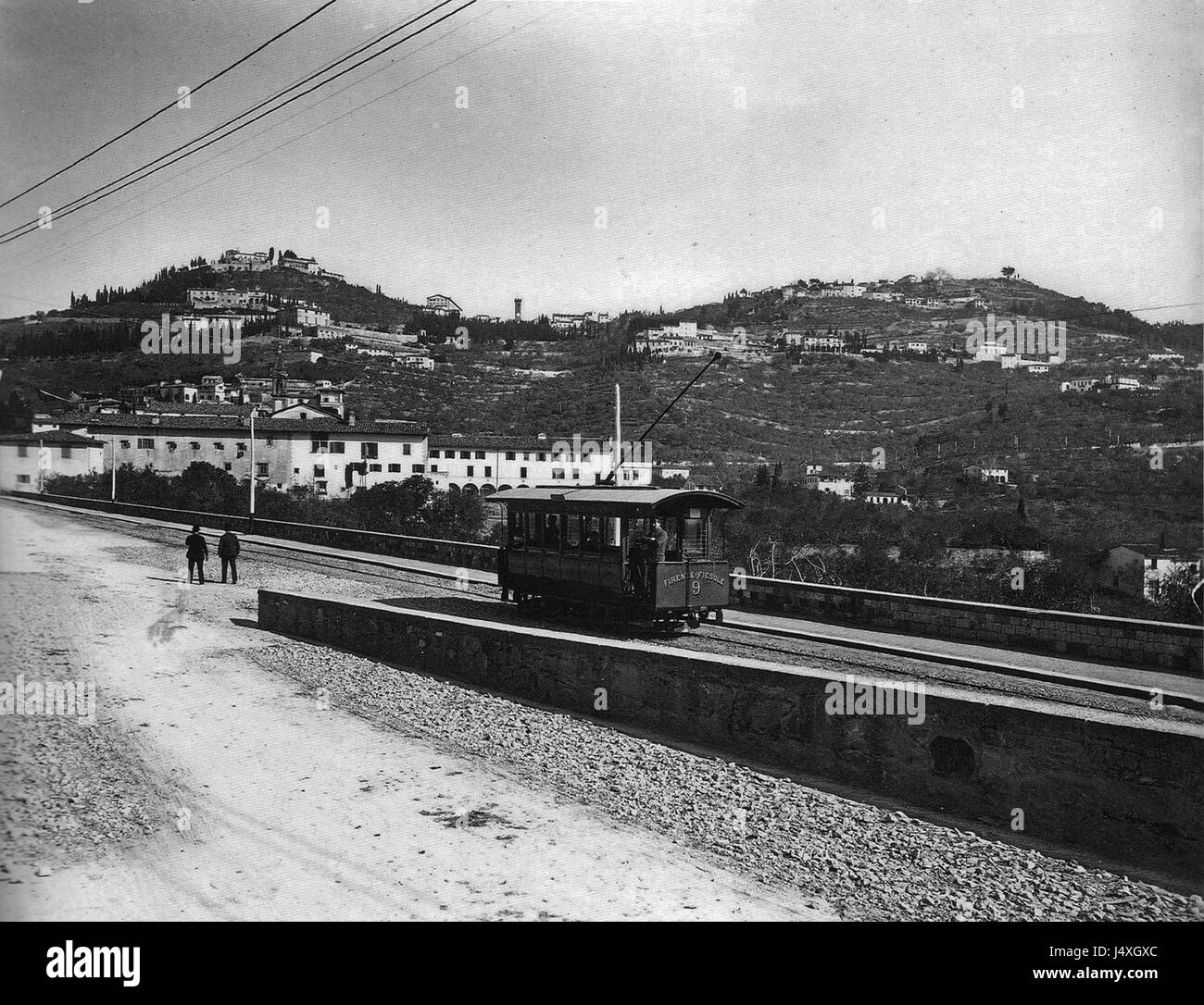 Un tramway à Fiesole, en Italie, présentant probablement une image historique ou moderne du système de transport de Fiesole, mettant en évidence l'infrastructure locale. Banque D'Images