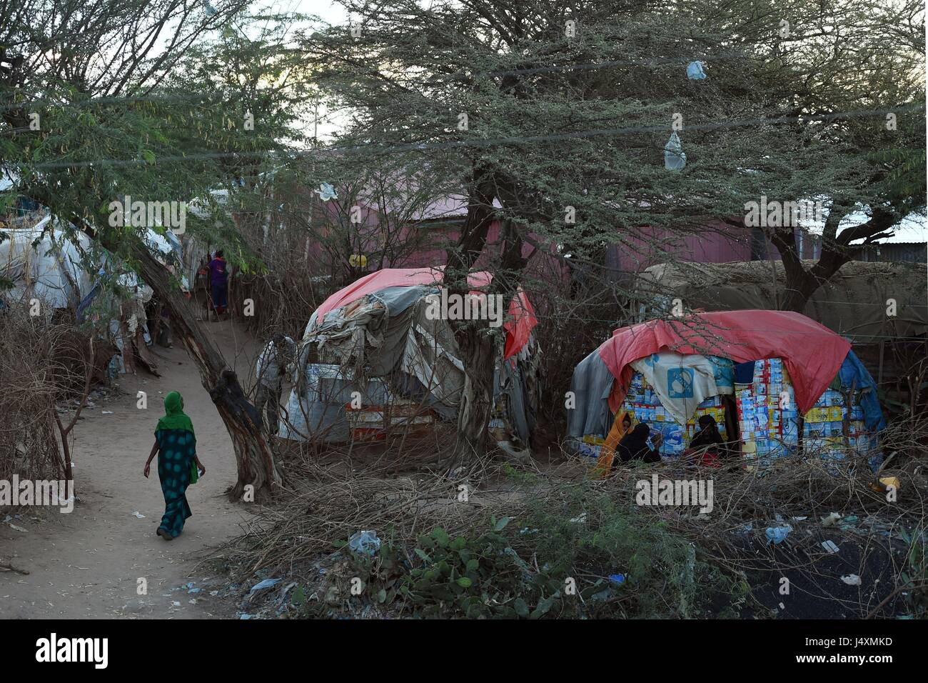 Vue générale d'une personne déplacée à l'intérieur (PDI) camp à Hargeisa, Somaliland où les familles ont dû quitter leurs foyers dans les villages à la ville afin de trouver de la nourriture et de l'eau après la récente sécheresse. Banque D'Images