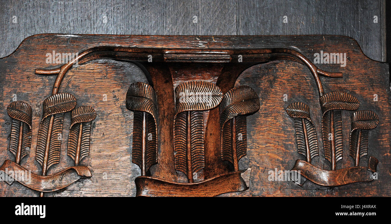 Misericord dans l'église paroissiale de St Laurence, Ludlow. le badge personnel d'Édouard de Woodstock, a acquis de la mort, roi de Bohême à Crécy. Banque D'Images