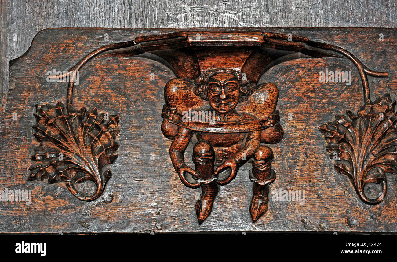 Ni Misericord église paroissiale de St Laurence, Ludlow. Portern ou colporteur tirant sur démarrer avec un pack, peut-être même laine connu comme 'Ludlow Whytes' Banque D'Images