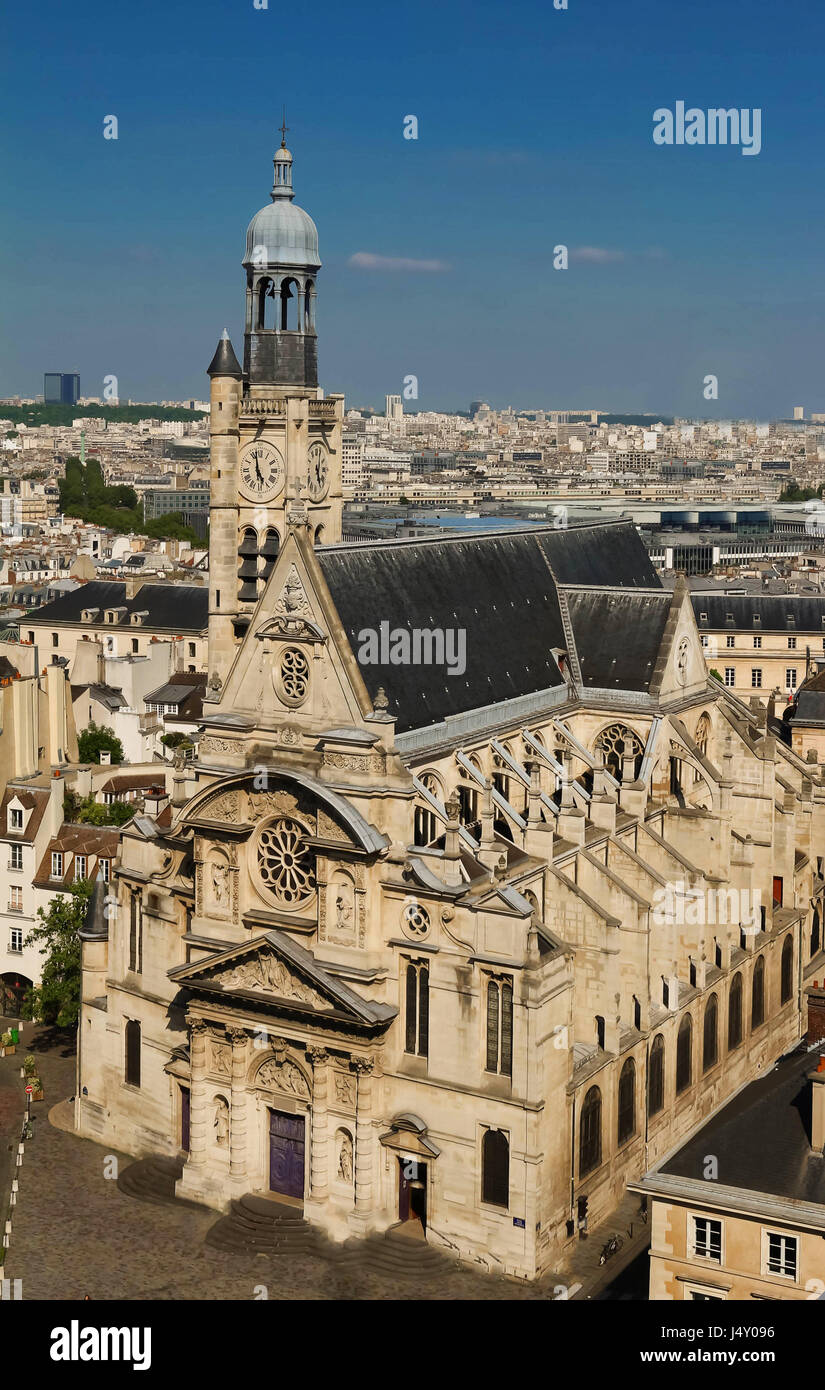 Le Saint Etienne du Mont est une église à Paris, France, situé sur la montagne Sainte Geneviève près du Panthéon.Il contient le sanctuaire de Genevi Banque D'Images