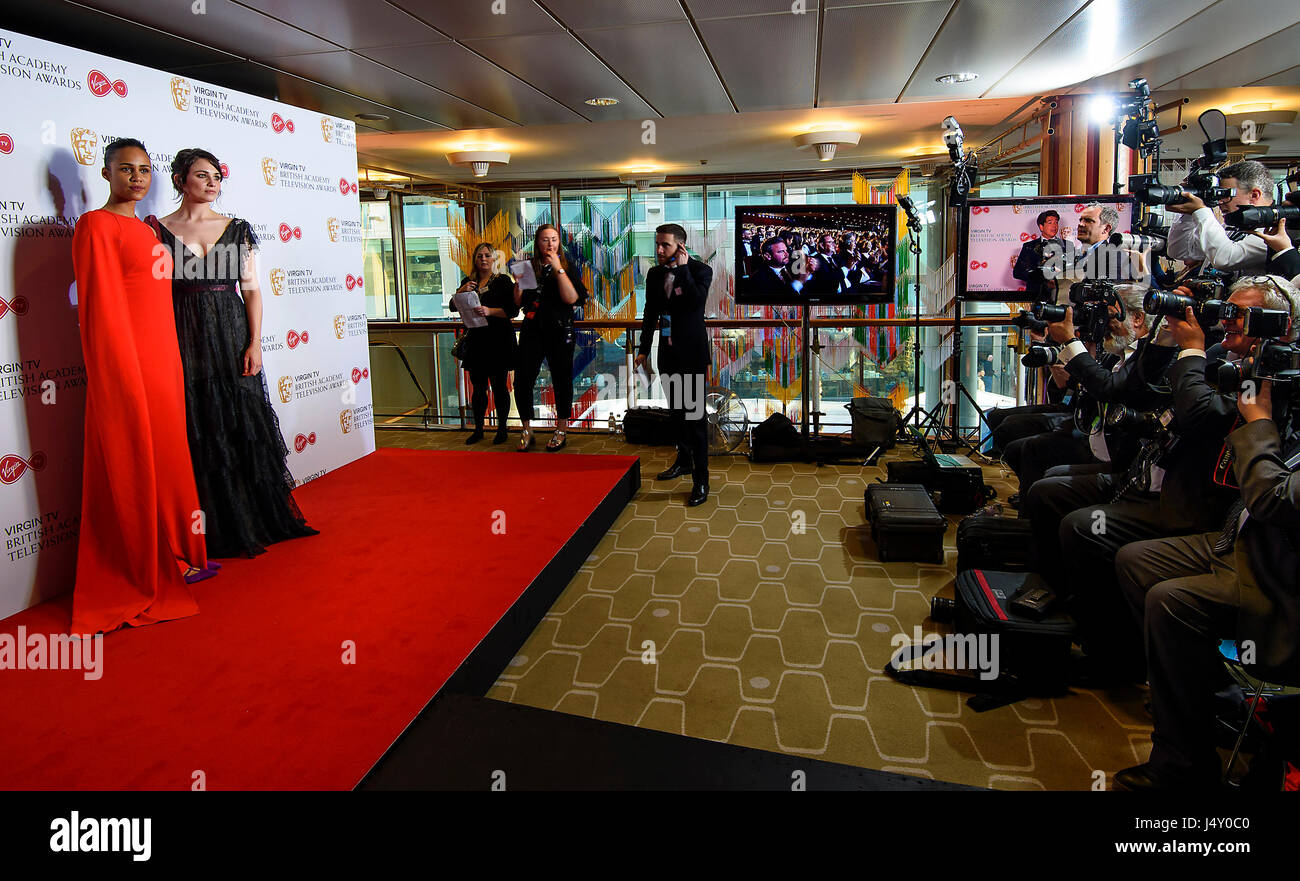 Zawe Ashton et Tuppence Middleton dans la salle de presse à la Vierge PLAT British Academy Television Awards 2017 qui a eu lieu au Festival Hall à Southbank Centre, Londres. Banque D'Images