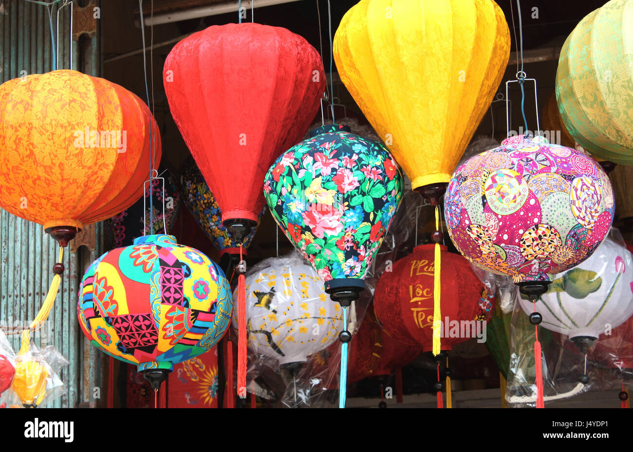 Multi-couleur chinois lanternes de soie à Hoi An, Vietnam Banque D'Images