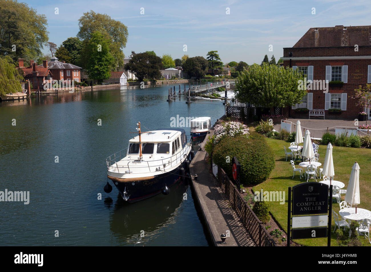 La Tamise par le Compleat Angler, Marlow, Buckinghamshire, England, UK Banque D'Images