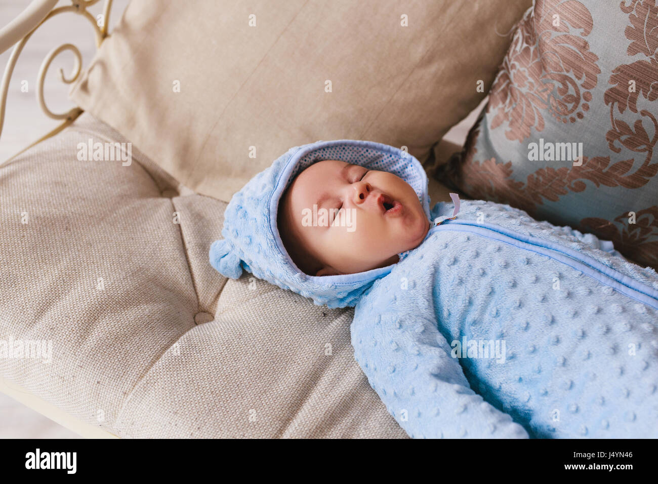 Close up of mixed race baby nouveau né. Et en Asie bébé nouveau-né. Banque D'Images