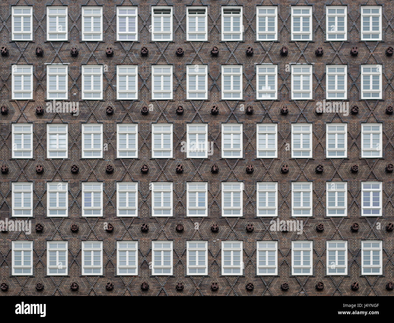 55 fenêtres de l'édifice Sprinkenhof à Hambourg (Allemagne) a été construit par les architectes Hans et Oskar Gerson et Fritz Höger. Banque D'Images