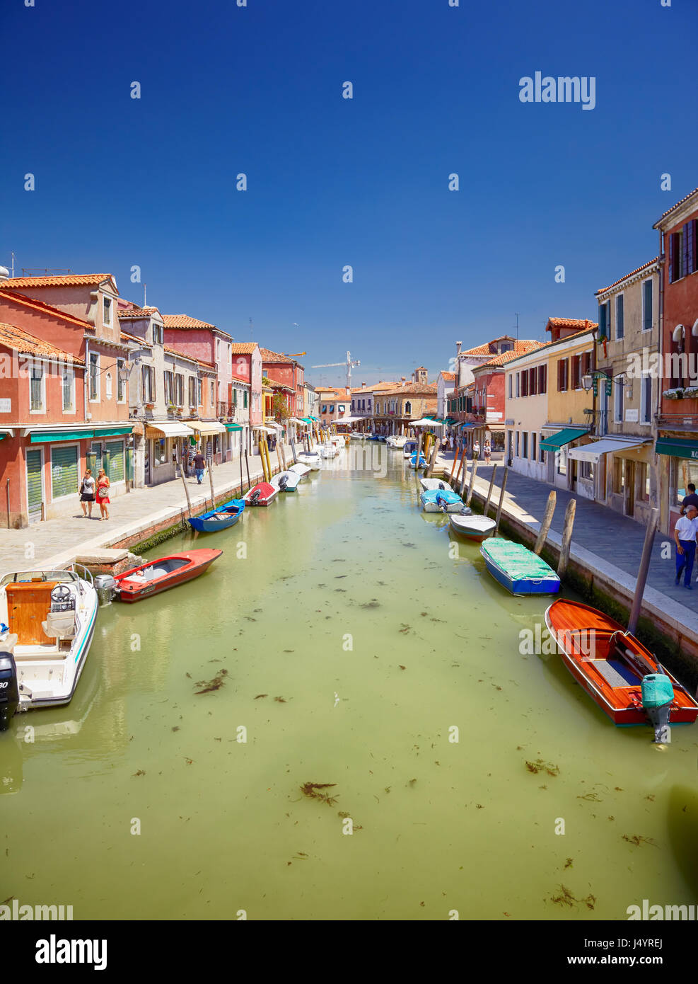 MURANO, ITALIE - 26 juin 2012 : point de vue sur le canal Rio dei Vetrai et embarkments dei Vetrai et Daniele Manin à Murano, Italie Banque D'Images