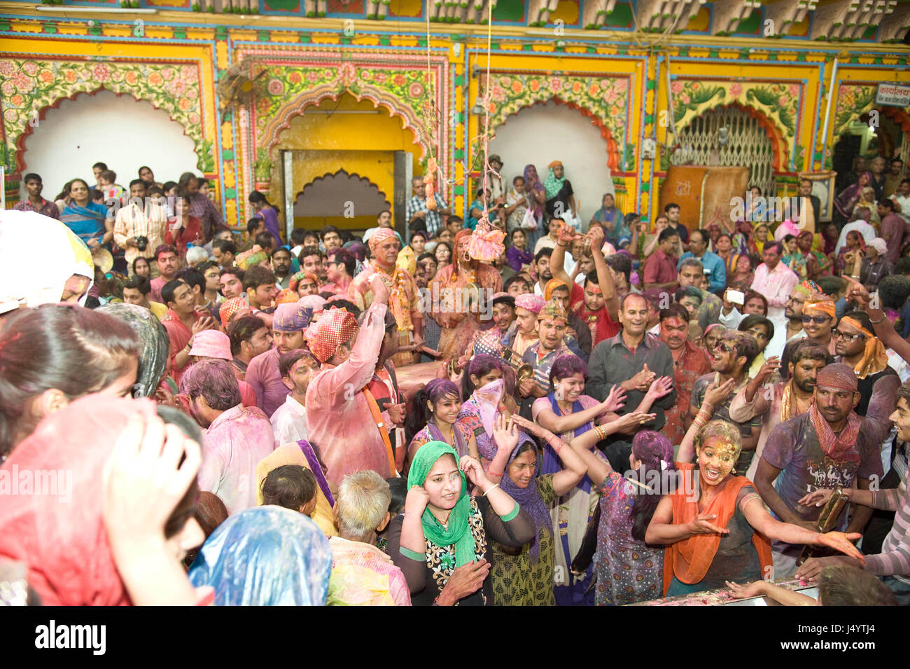 Les dévots dans dwarkadheesh temple, Mathura, Uttar Pradesh, Inde, Asie Banque D'Images Les dévots dans dwarkadheesh temple, Mathura, Uttar Pradesh, Inde, Asie Banque D'Images