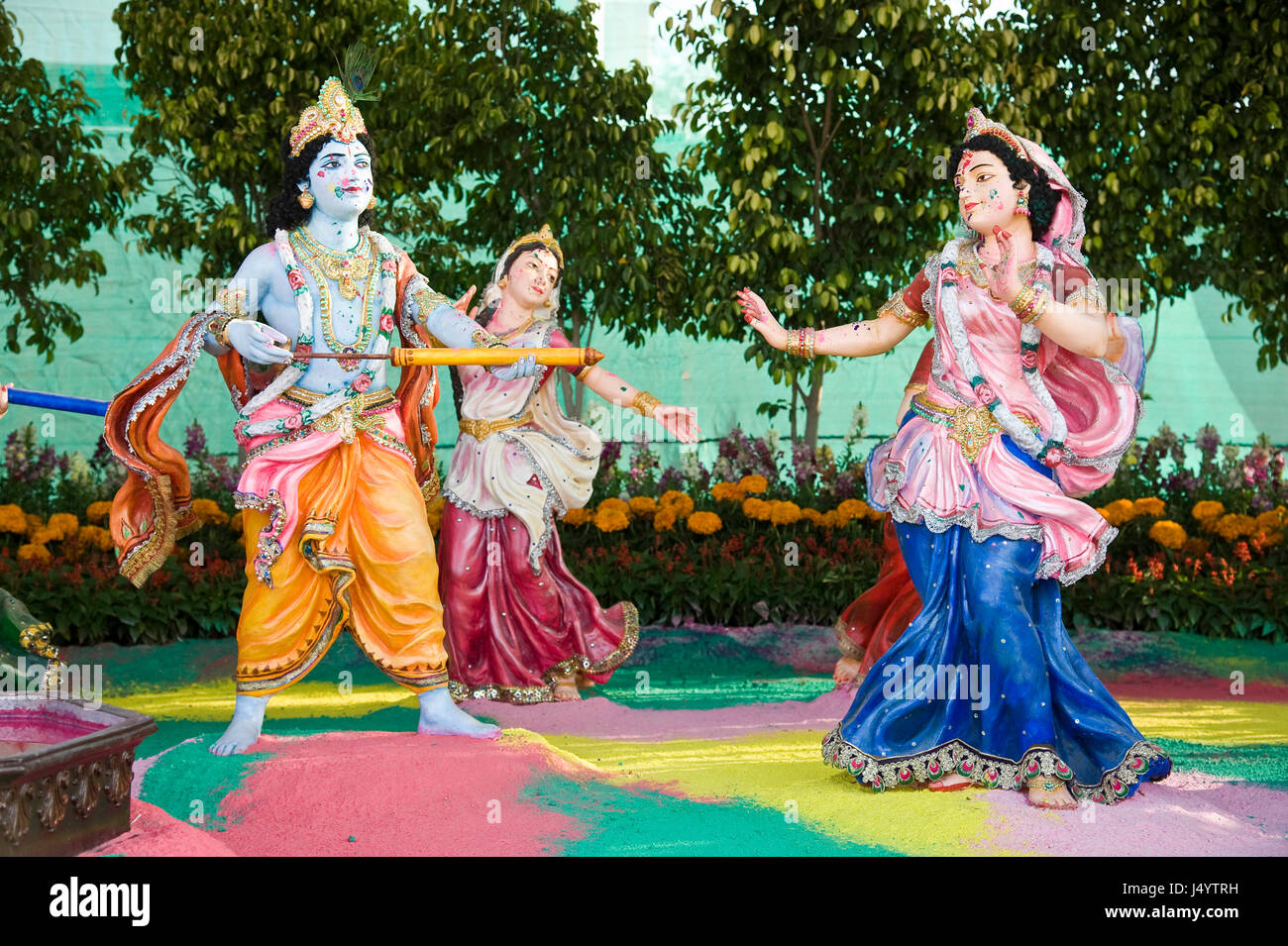 Radha Krishna jouant holi statue, prem mandir, Mathura, Uttar Pradesh, Inde, Asie Banque D'Images