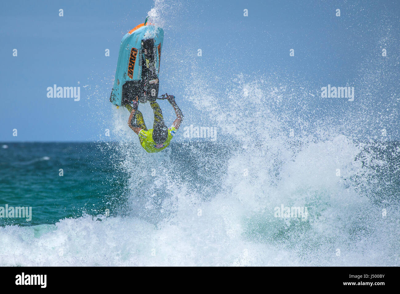 Un cavalier effectuant une antenne de jetski Jetski Jet ski tour action spectaculaire tour d'antenne de l'IFWA stunt aérienne des pilotes de combat Championnats Banque D'Images