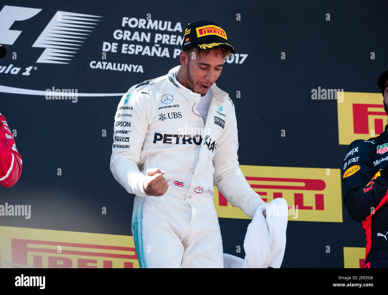 Barcelone, Espagne. 14 mai, 2017. Lewis Hamilton, pilote de l'équipe  Mercedes AMG F1 célèbre sur le podium, pendant la course de dimanche, jour  du Grand Prix d'Espagne de Formule 1 sur le