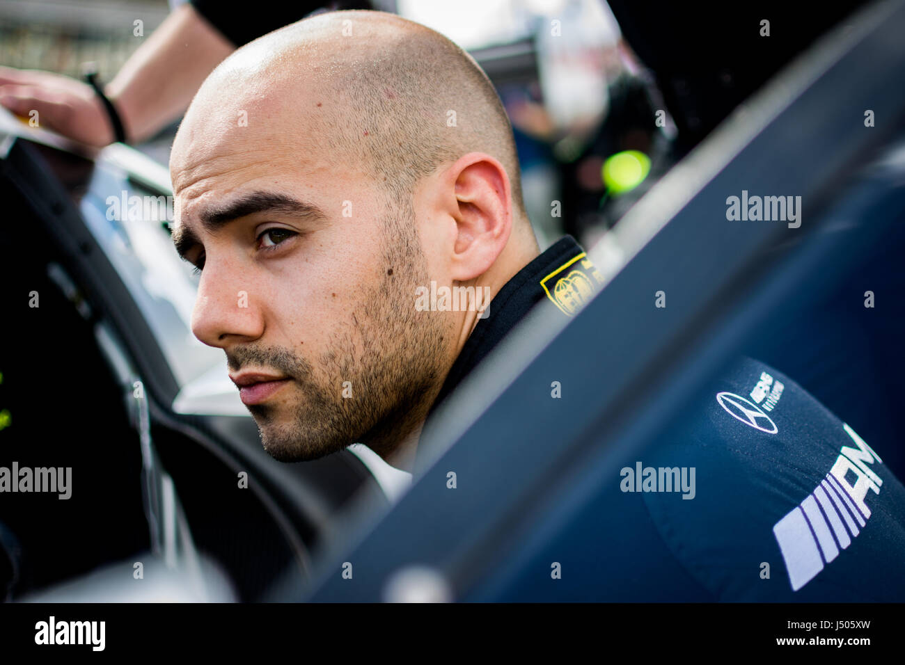 Towcester, Northamptonshire, Angleterre. 14 mai, 2017. Blancpain GT série pilote de course Adam Christodoulou et Mercedes-AMG Black Falcon de l'équipe avant la course de 3 heures de la Blancpain Endurance Series GT Cup au circuit de Silverstone (photo de Gergo Toth / Alamy Live News) Banque D'Images
