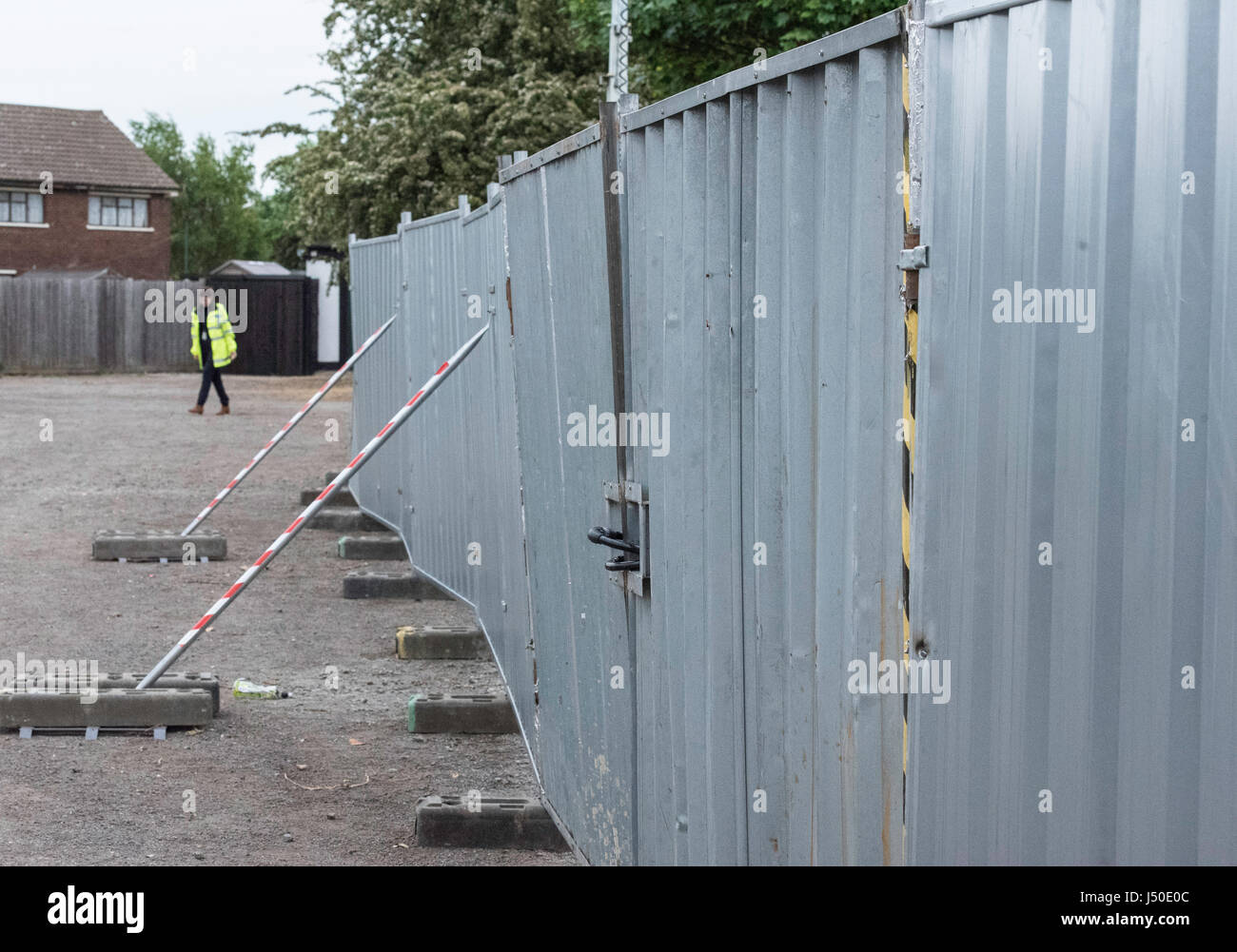 Thurrock, UK. 15 mai, 2017. barridcade et bande de police autour de la zone de recherche pour le corps de Danielle Jones, qui a été assassiné il y a 16 ans, mais le corps n'a jamais été trouvé Crédit : Ian Davidson/Alamy Live News Banque D'Images