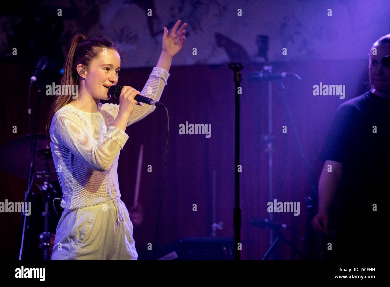 Manchester UK. Le 15 mai 2017. Chanteur auteur-compositeur norvégien Sigrid Solbakk Raabe fonctionne à l'Institut des sourds, Manchester UK sur sa tournée britannique, Manchester Le 15/05/2017 © Gary Mather/Alamy Live News Banque D'Images