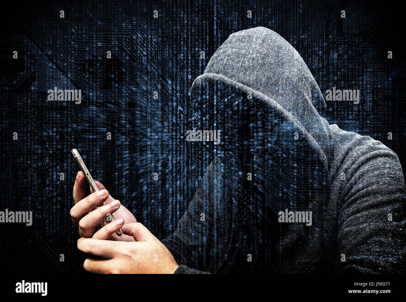 Double exposition de la cybercriminalité hacker hacking internet mobile phone dans le cyberespace pour la sécurité des données personnelles en ligne,concept.Matrice code ba Banque D'Images
