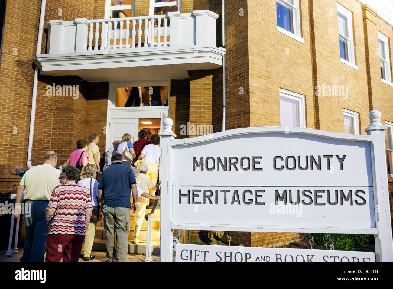 Monroeville Alabama,Courthouse Square,pour tuer un Mockingbird,jouer,Old Monroe County Courthouse 1903,audience entre dans la salle d'audience,ACT deux,signe,Heritage Mus Banque D'Images