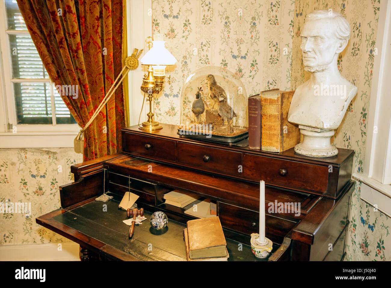 Alabama,Montgomery County,Montgomery,First White House of the Confederacy,Jefferson Davis,Guerre civile,bureau,buste,intérieur,antique,caille,oiseau,meubles Banque D'Images