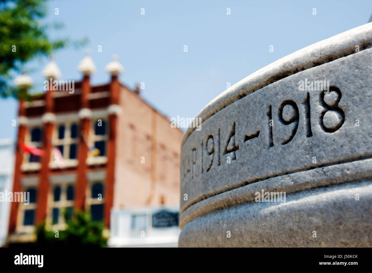 Troy Alabama, petite place de la ville, monument commémoratif de la première Guerre mondiale, centre-ville, bâtiments historiques, panorama urbain de la ville, revitalisation, siège du comté, bâtiment en brique rouge Banque D'Images