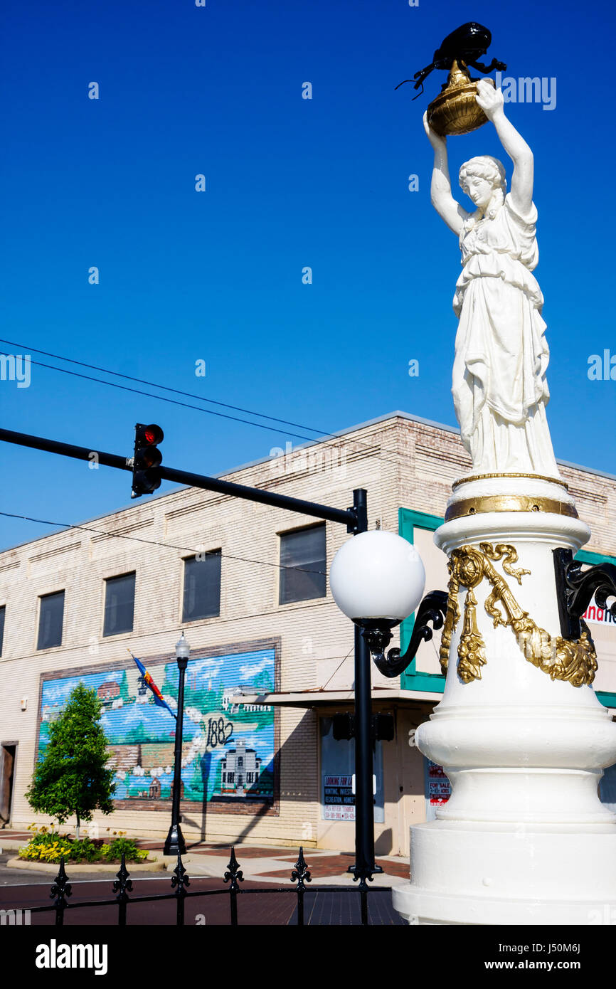 Alabama Coffee County,Enterprise,main Street,Boll Weevil Monument,érigé en 1919,agriculture antiparasitaire,cotonnier région,centre-ville,Voyage de visiteurs Banque D'Images