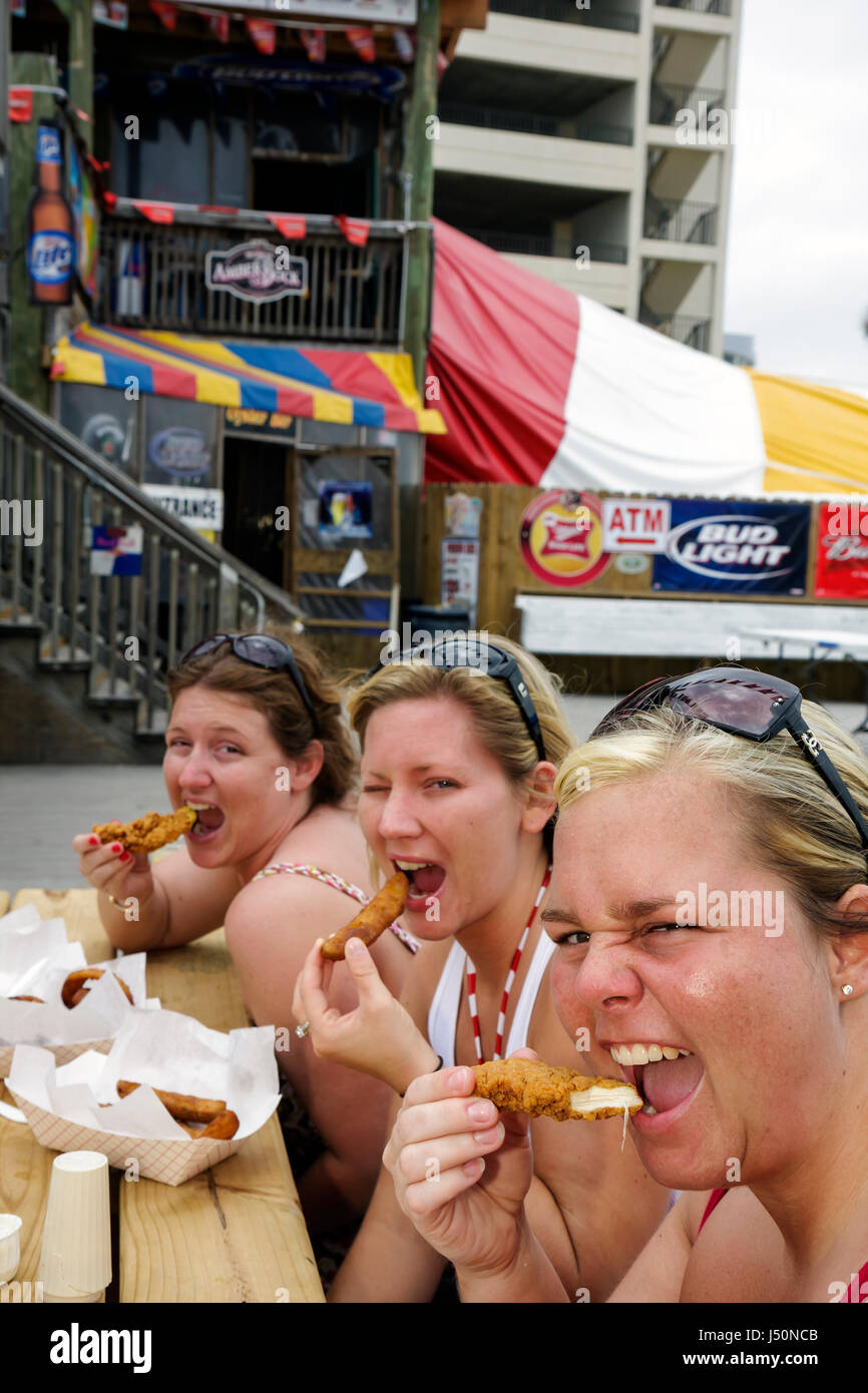 Alabama Baldwin County, Perdido Key, Flora Bama Beach et Oyster Bar, pub,  redneck, restaurant restaurants repas manger dehors café cafés bistrot,  fête a Photo Stock - Alamy