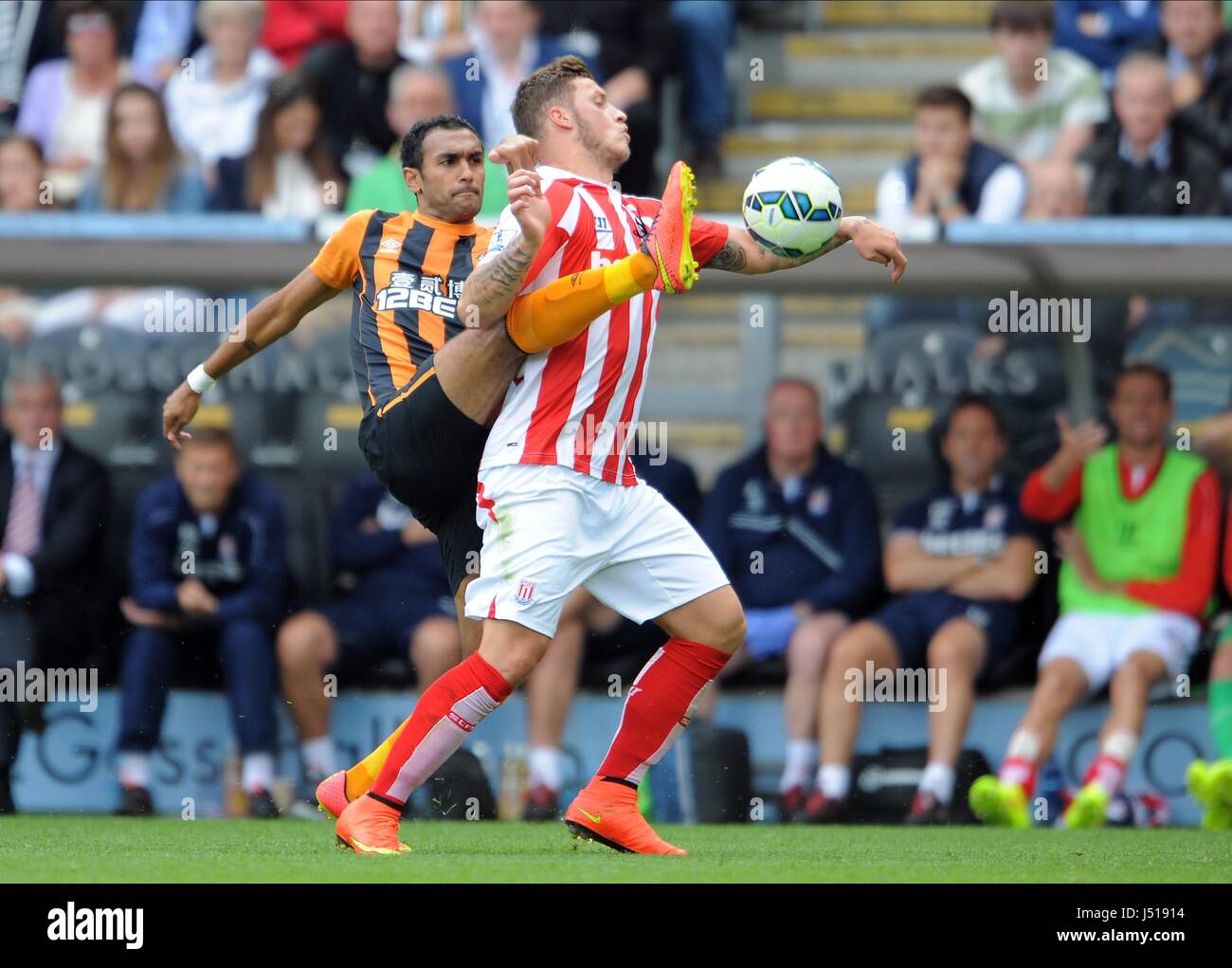 AHMED ELMOHAMADY & MARKO ARNAU Hull City FC V Stoke City FC Stade KC HULL ANGLETERRE 24 Août 2014 Banque D'Images