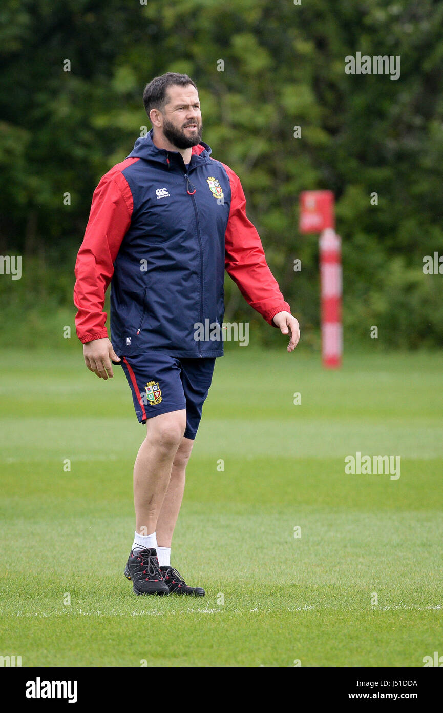 Les Lions britanniques et irlandais l'entraîneur adjoint, Andy Farrell pendant une session de formation à la société Centre d'excellence, Glamorgan. Banque D'Images
