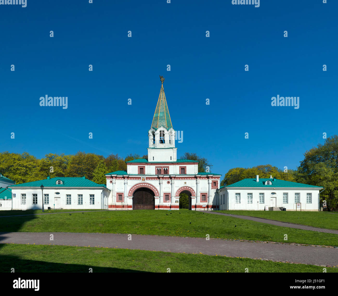 Matinée de printemps ensoleillée au parc Kolomenskoe, Moscou, Russie Banque D'Images