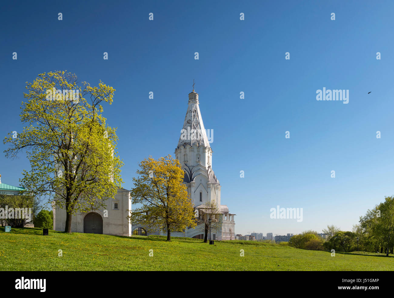 Matinée de printemps ensoleillée au parc Kolomenskoe, Moscou, Russie Banque D'Images