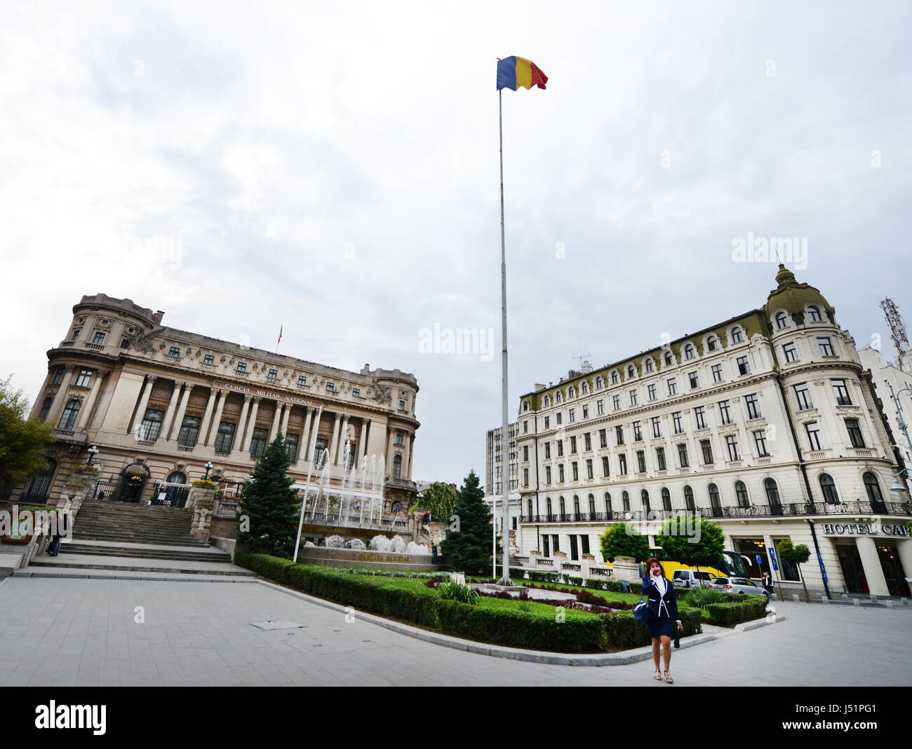 Le Palais de la National Military Circle et la fontaine Sarindar dans Bucarest, Roumanie. Banque D'Images